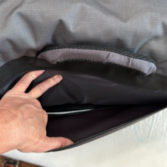 Rick Steves LAPTOP MESSENGER BAG - grey/blk - Picture 12 of 16